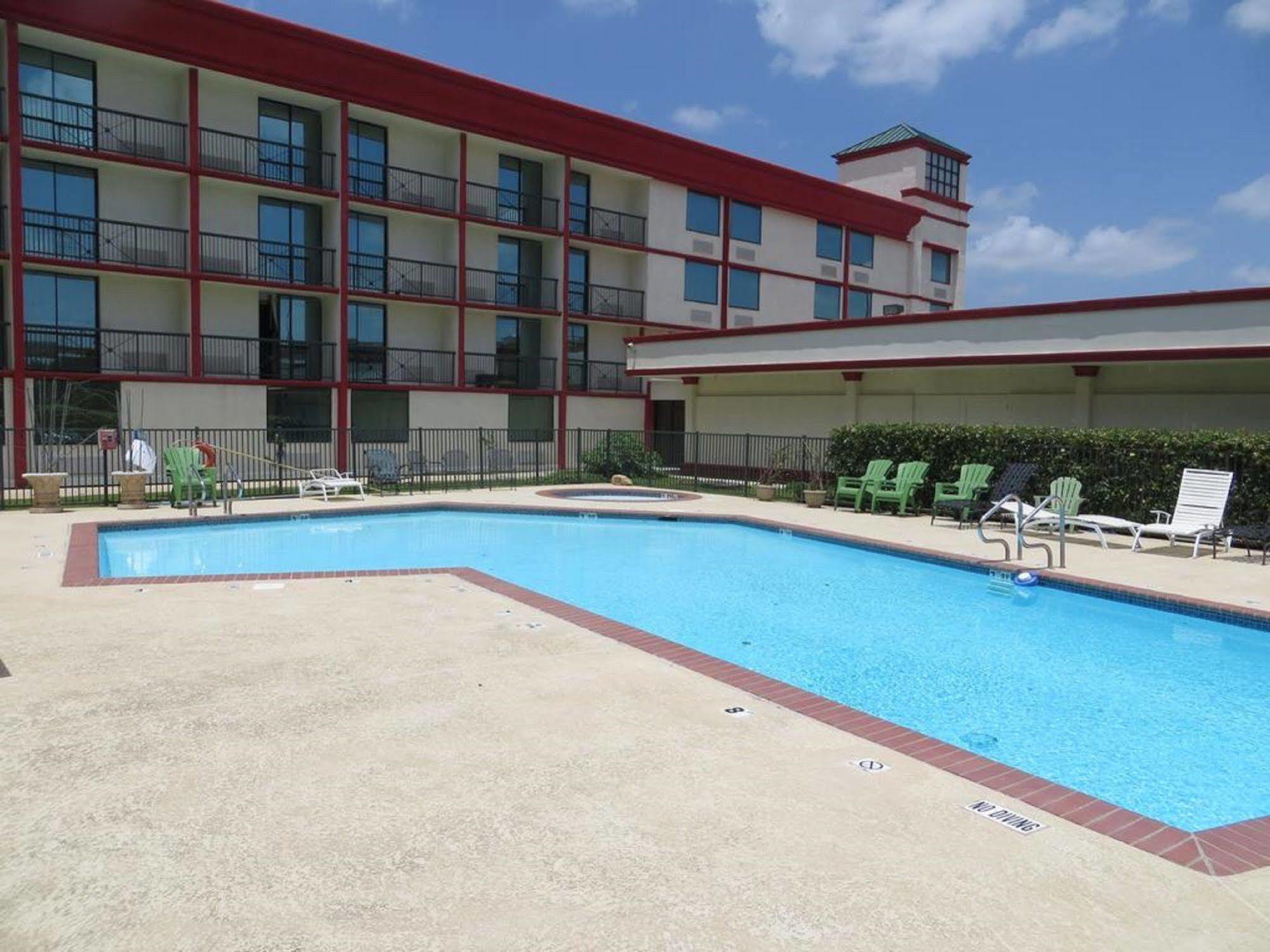 Gateway Hotel Dallas Park Central Exterior foto