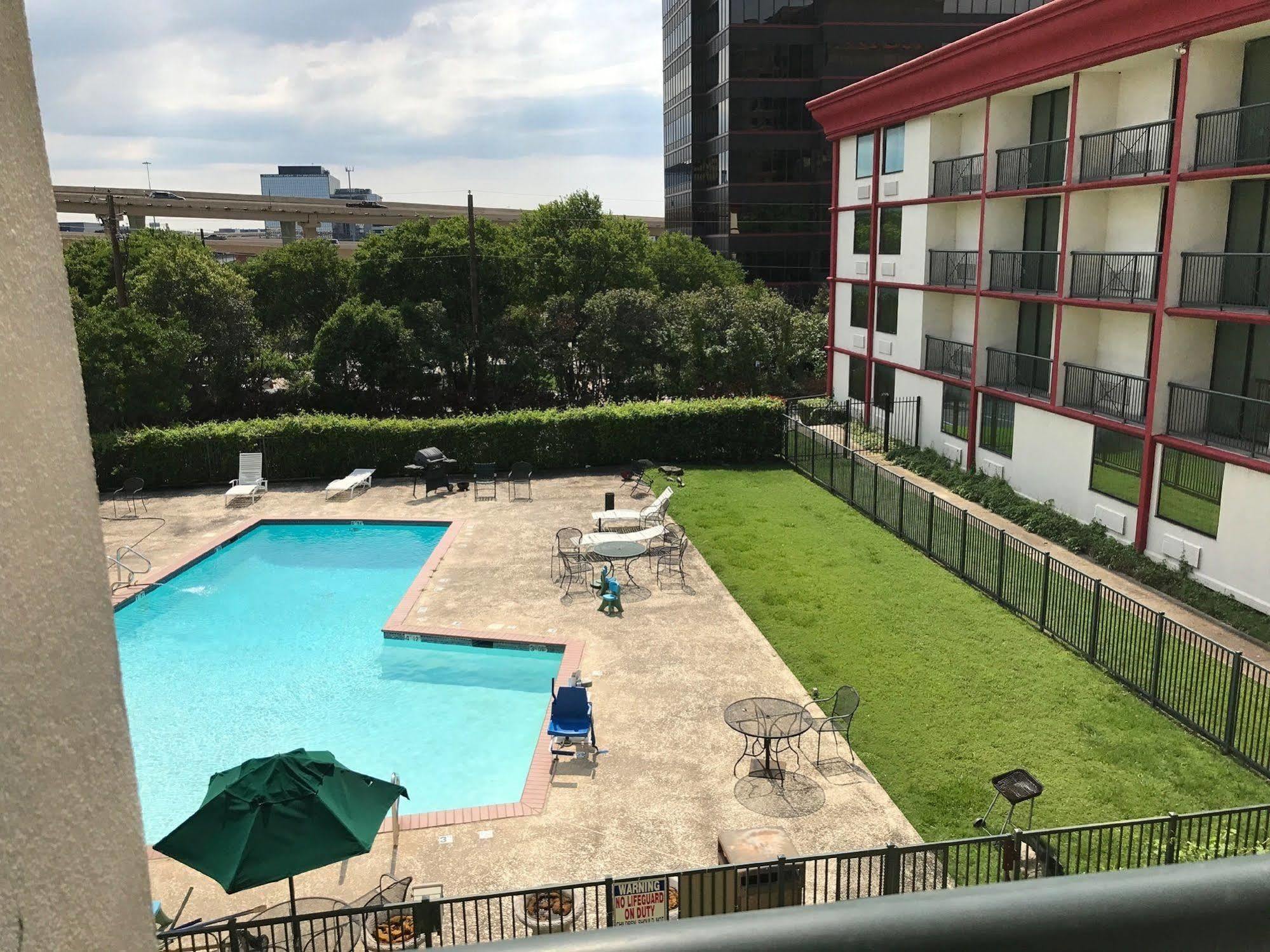 Gateway Hotel Dallas Park Central Exterior foto