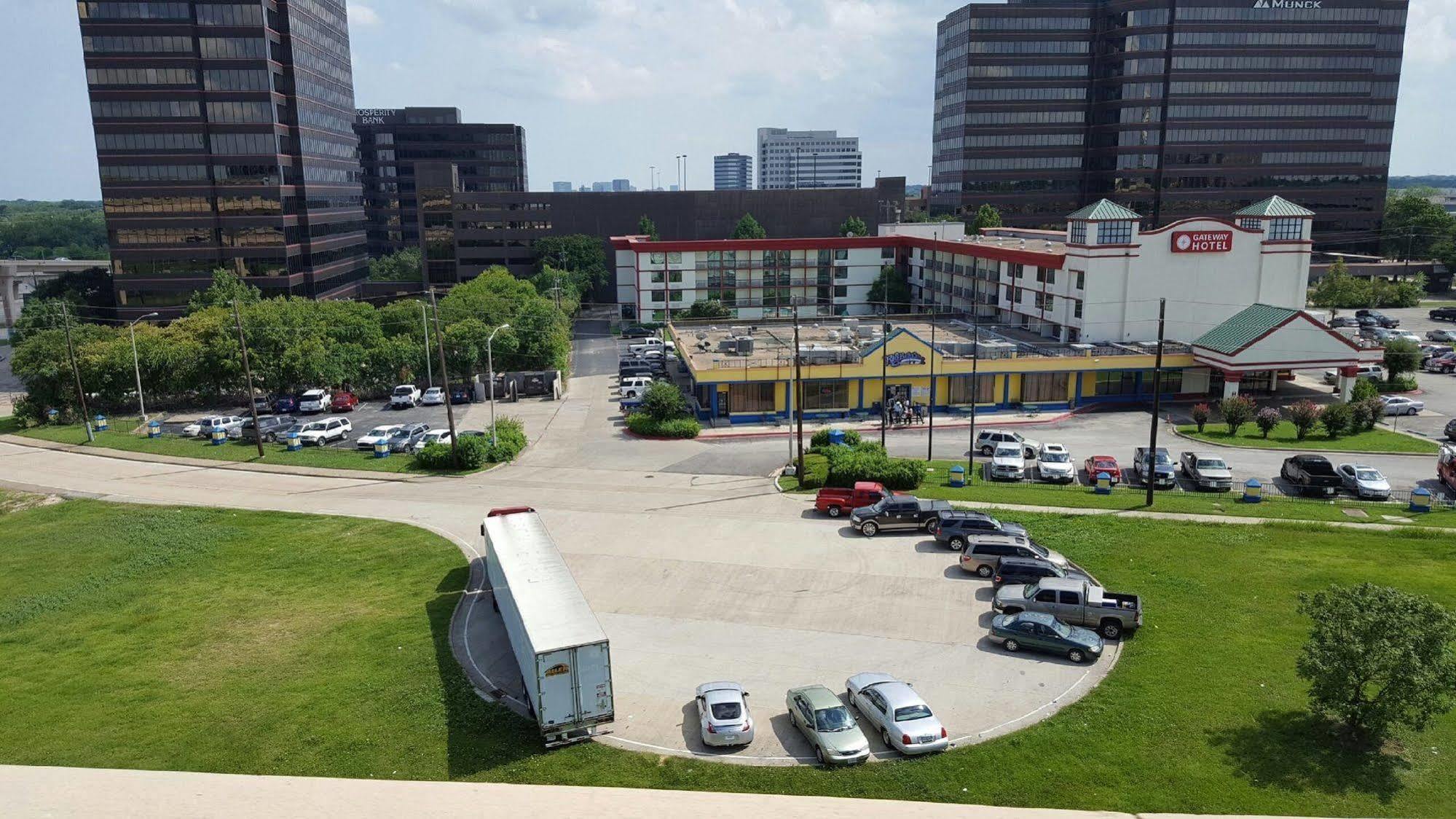 Gateway Hotel Dallas Park Central Exterior foto